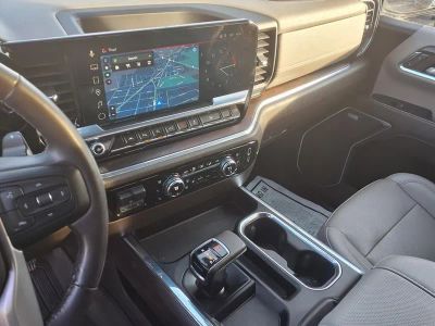 2023 GMC Sierra 1500 — interior view