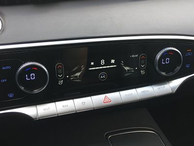2025 Genesis GV70 - Photo 18