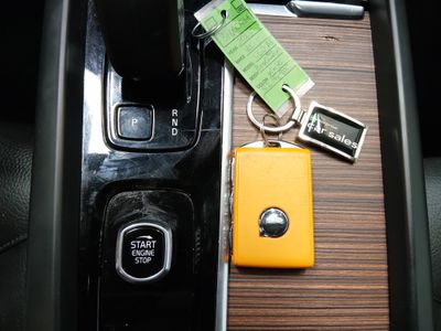 2025 Volvo V60 Cross Country — photo 15 view