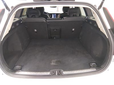 2025 Volvo V60 Cross Country — photo 11 view