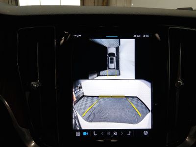 2025 Volvo V60 Cross Country — photo 16 view
