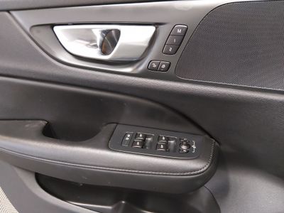2025 Volvo V60 Cross Country — photo 21 view