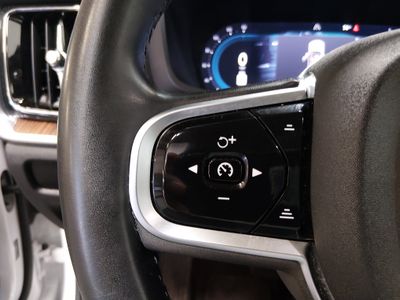 2025 Volvo V60 Cross Country — photo 12 view
