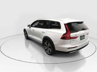 2025 Volvo V60 Cross Country — detail view