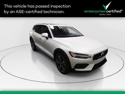 2025 Volvo V60 Cross Country B5 AWD Plus — front three-quarter view