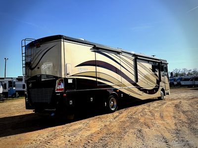 2015 Fleetwood Discovery - Photo 2