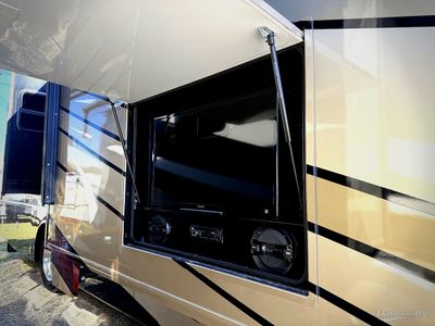 2015 Fleetwood Discovery - Photo 33