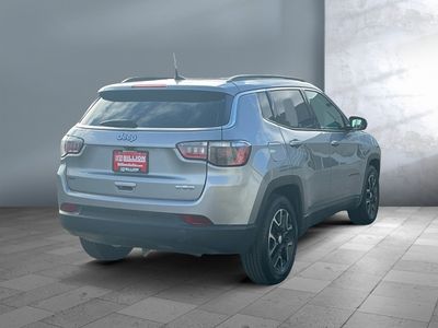 2022 Jeep Compass — detail view