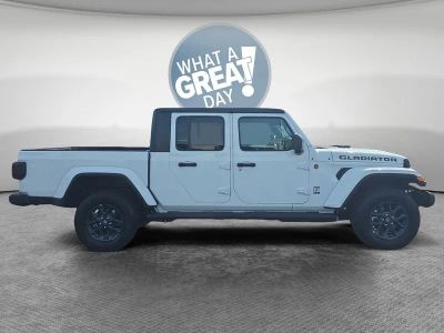 2026 Jeep Gladiator — side profile view