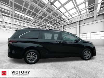 2023 Toyota Sienna - Photo 2