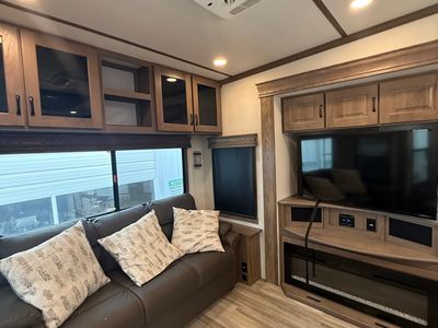 2023 Alliance RV Paradigm — photo 7 view