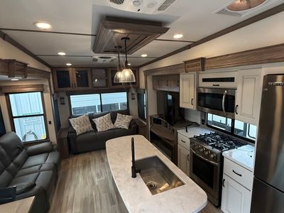 2023 Alliance RV Paradigm — photo 15 view