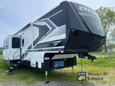 2026 Heartland Cyclone 3914 — front three-quarter view