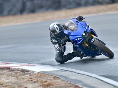 2026 Yamaha YZF-R3 - Photo 17