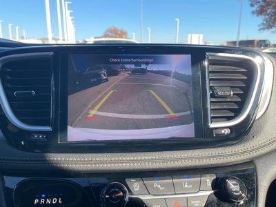2025 Chrysler Pacifica — photo 11 view