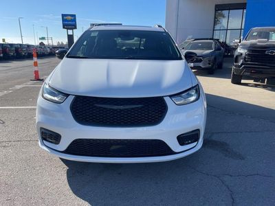 2025 Chrysler Pacifica — photo 13 view
