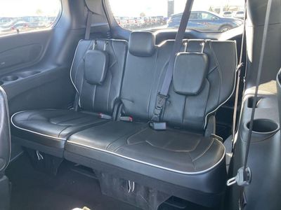 2025 Chrysler Pacifica — photo 8 view