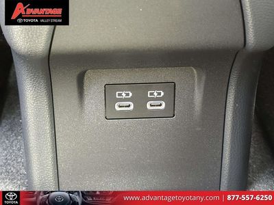 2024 Toyota Prius - Photo 15