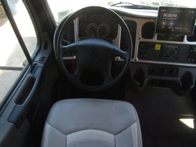 2023 Thor Motor Coach PASADENA - Photo 2