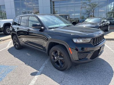 2025 Jeep Grand Cherokee - Photo 2