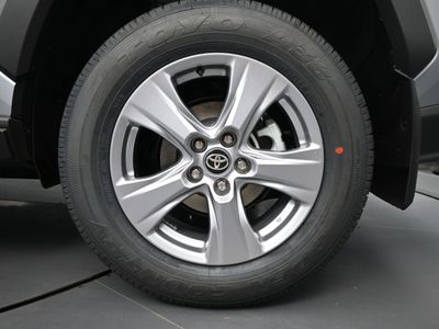 2025 Toyota RAV4 XLE SUV — photo 15 view