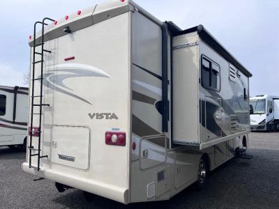 2015 Winnebago Vista - Photo 4