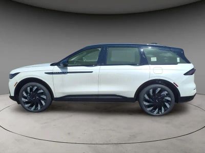 2026 Lincoln Nautilus — side profile view