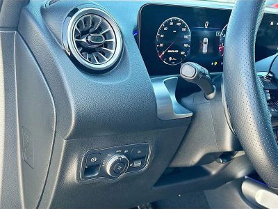 2025 Mercedes-Benz GLB — photo 10 view