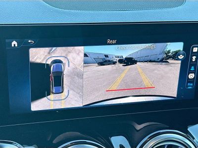 2025 Mercedes-Benz GLB — photo 13 view