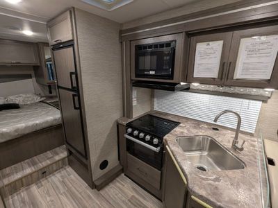 2024 Thor Motor Coach Four Winds — photo 22 view