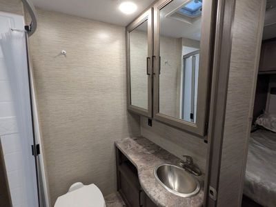 2024 Thor Motor Coach Four Winds — photo 18 view