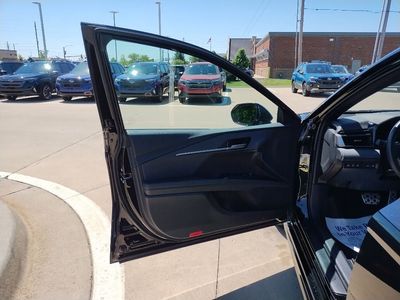 2025 Toyota Camry - Photo 18
