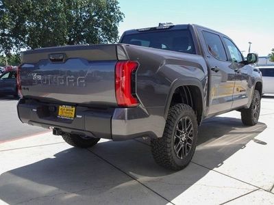 2024 Toyota Tundra - Photo 2