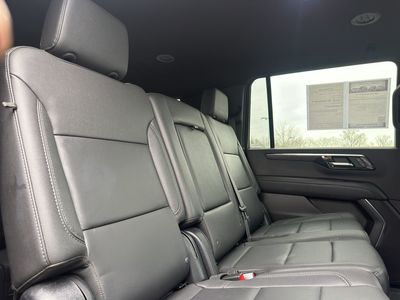 2025 Chevrolet Suburban - Photo 32