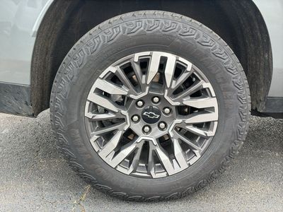 2025 Chevrolet Suburban - Photo 10