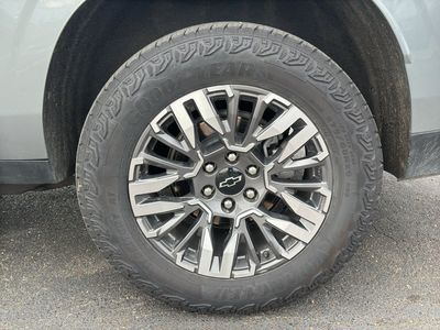 2025 Chevrolet Suburban - Photo 11