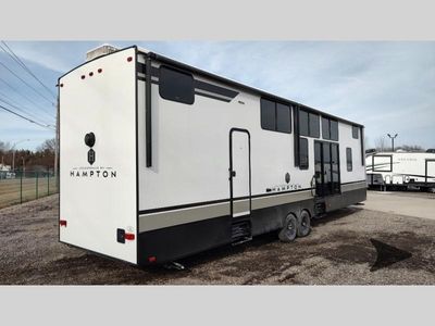 2025 CrossRoads RV Hampton - Photo 6