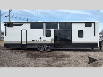 2025 CrossRoads RV Hampton - Photo 8