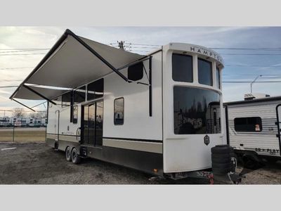 2025 CrossRoads RV Hampton - Photo 3