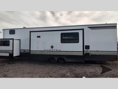 2025 CrossRoads RV Hampton - Photo 11