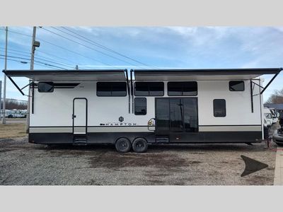 2025 CrossRoads RV Hampton - Photo 10