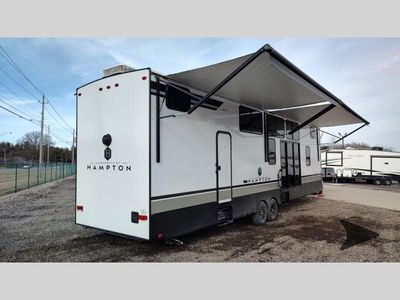 2025 CrossRoads RV Hampton - Photo 7