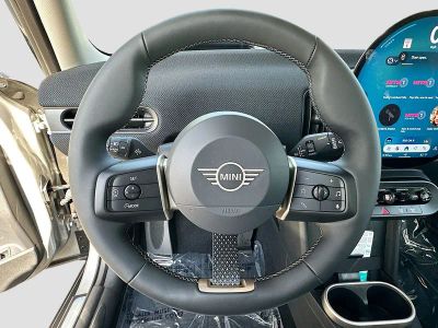 2026 MINI Hardtop 4 Door — photo 8 view