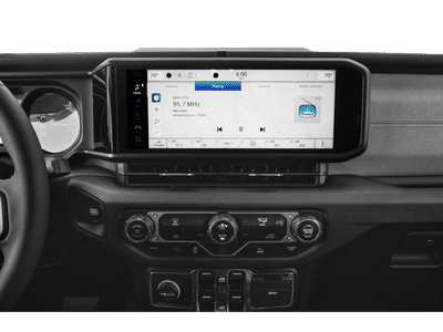 2025 Jeep Wrangler — photo 13 view