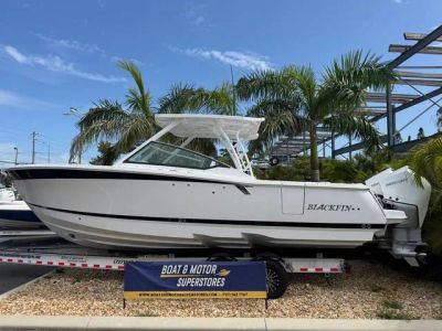 2026 Blackfin 302DC — front three-quarter view