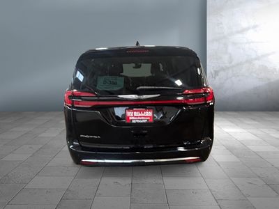 2024 Chrysler Pacifica — detail view