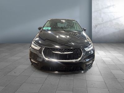 2024 Chrysler Pacifica — side profile view