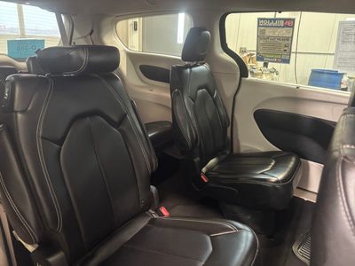 2024 Chrysler Pacifica — photo 18 view