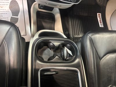 2024 Chrysler Pacifica — photo 13 view