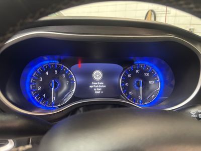 2024 Chrysler Pacifica — photo 10 view
